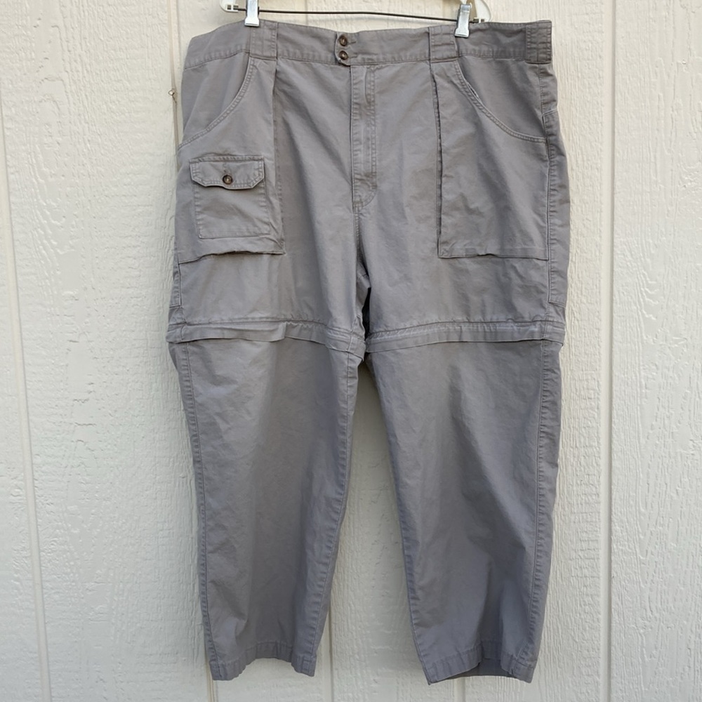 Cabella’s Men’s Size 48 Outdoors Utility Cargo Convertable Zip Off Pants Beige